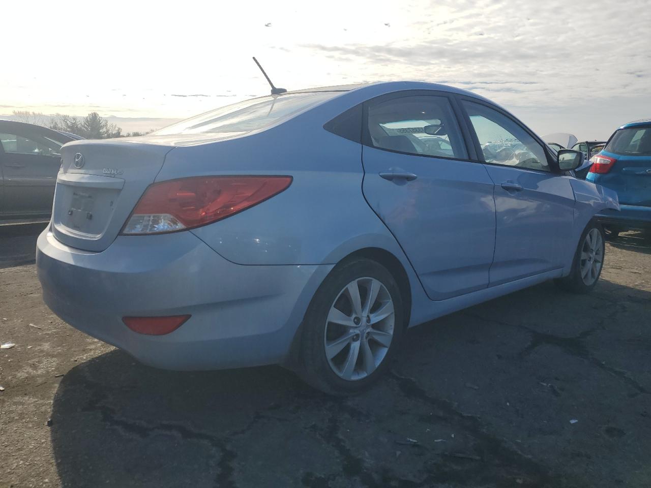 2013 Hyundai Accent - Image 3