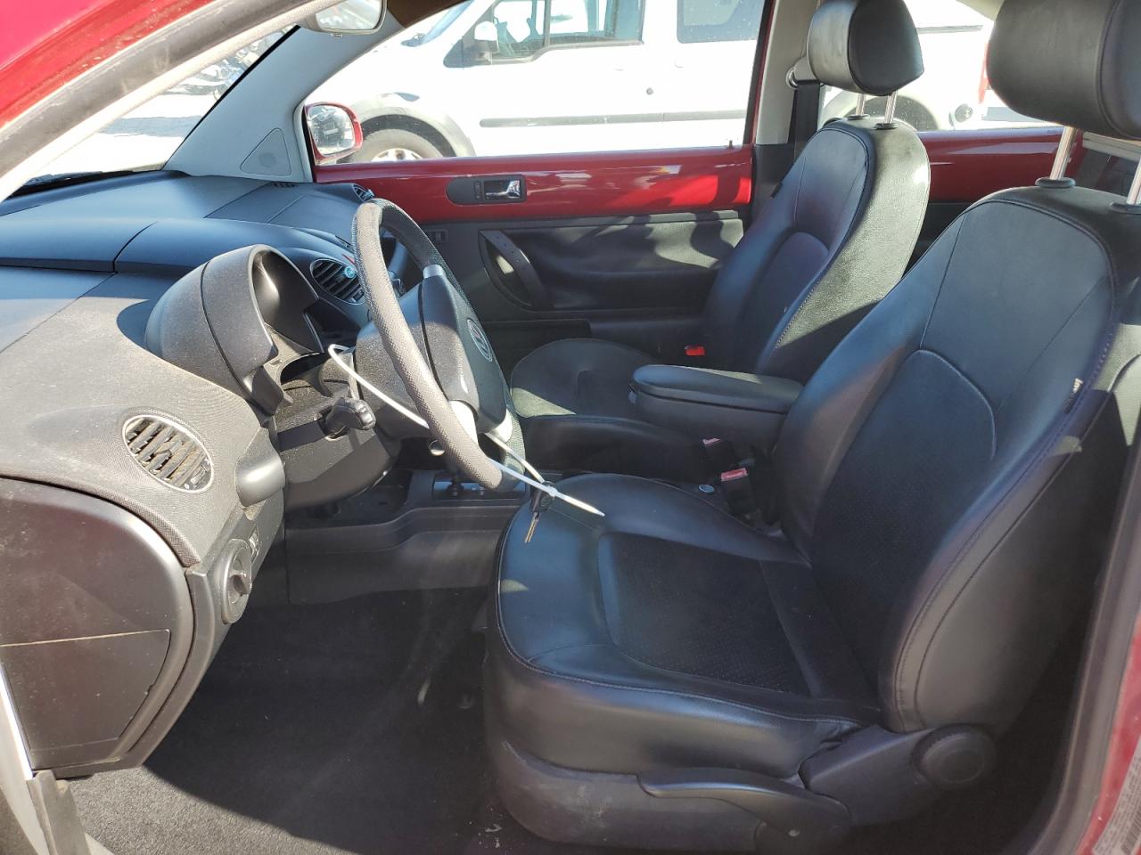 2010 Volkswagen Beetle - Image 7