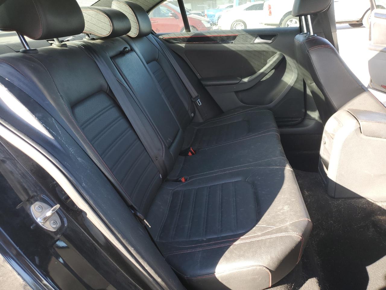 2017 Volkswagen Jetta - Image 11