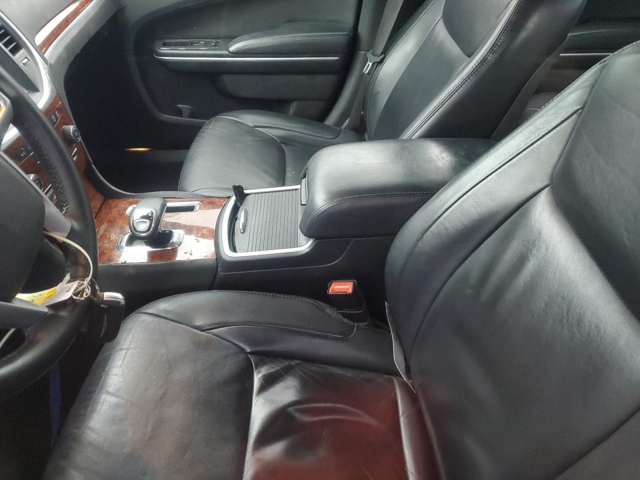 2022 Chrysler 300 - Image 8