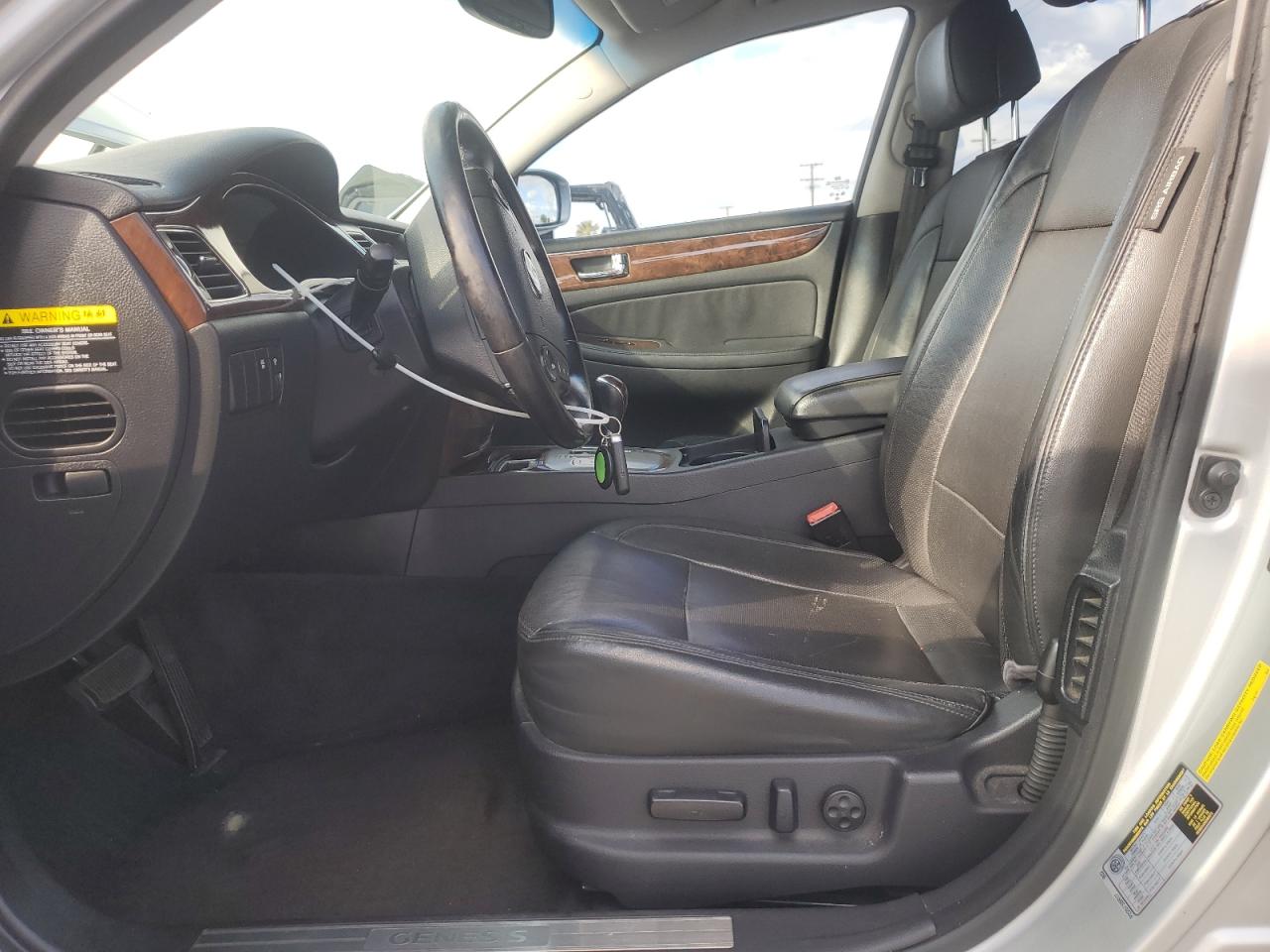 2011 Hyundai Genesis - Image 7