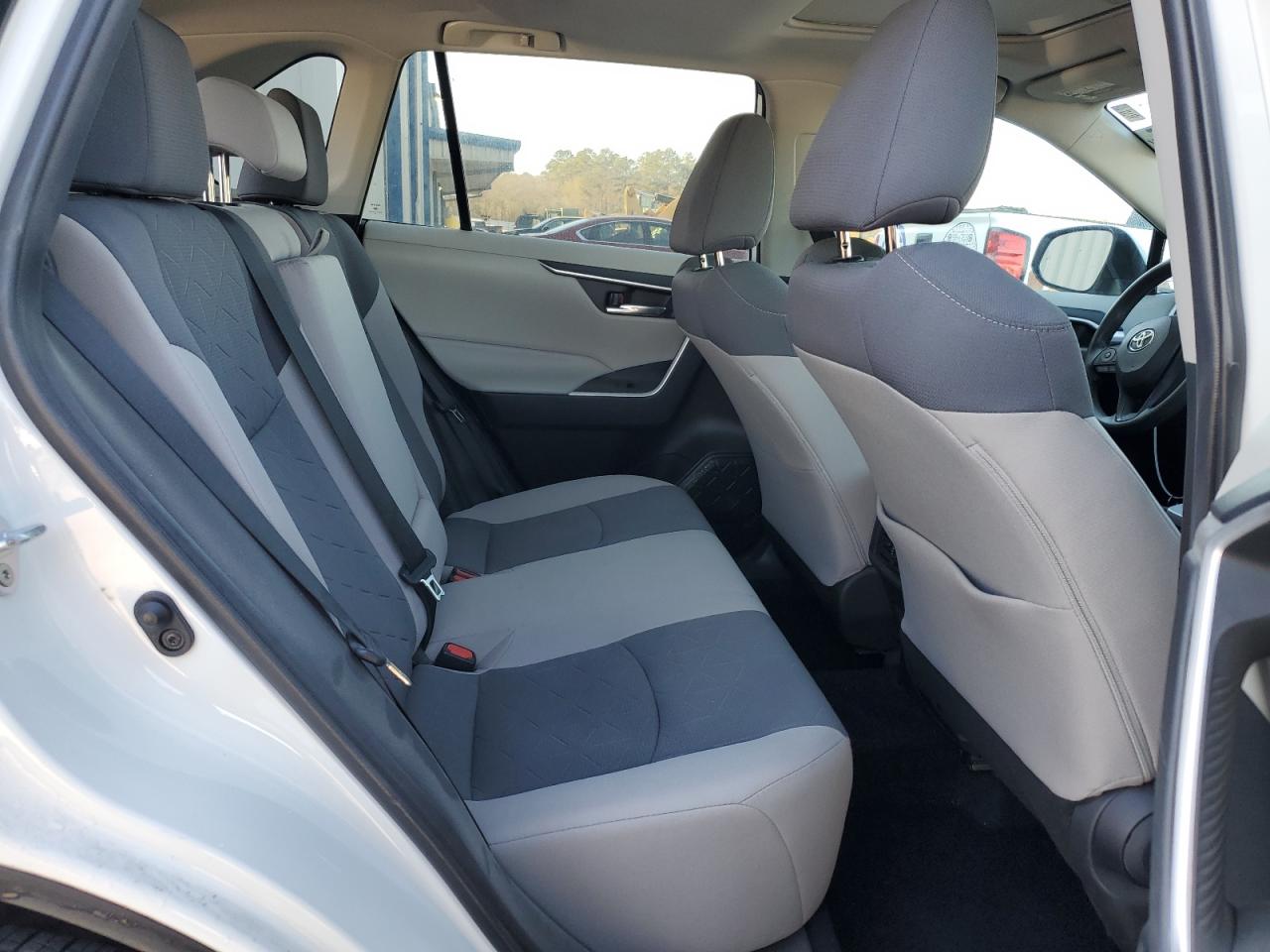 2019 Toyota RAV 4 - Image 11