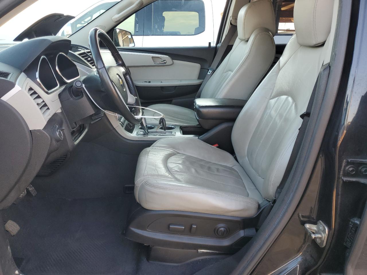 2010 Chevrolet Traverse - Image 7
