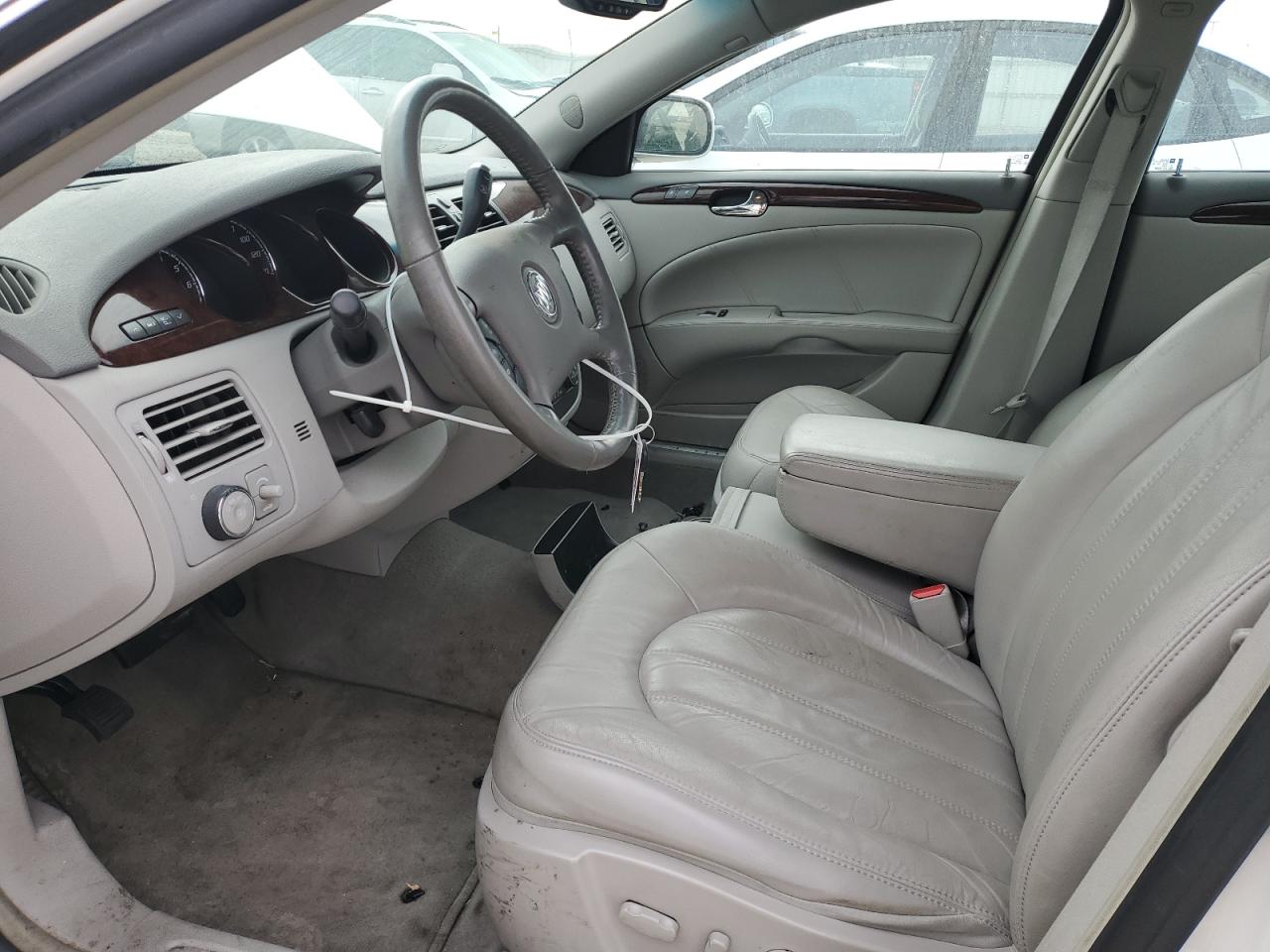 2011 Buick Lucerne - Image 7
