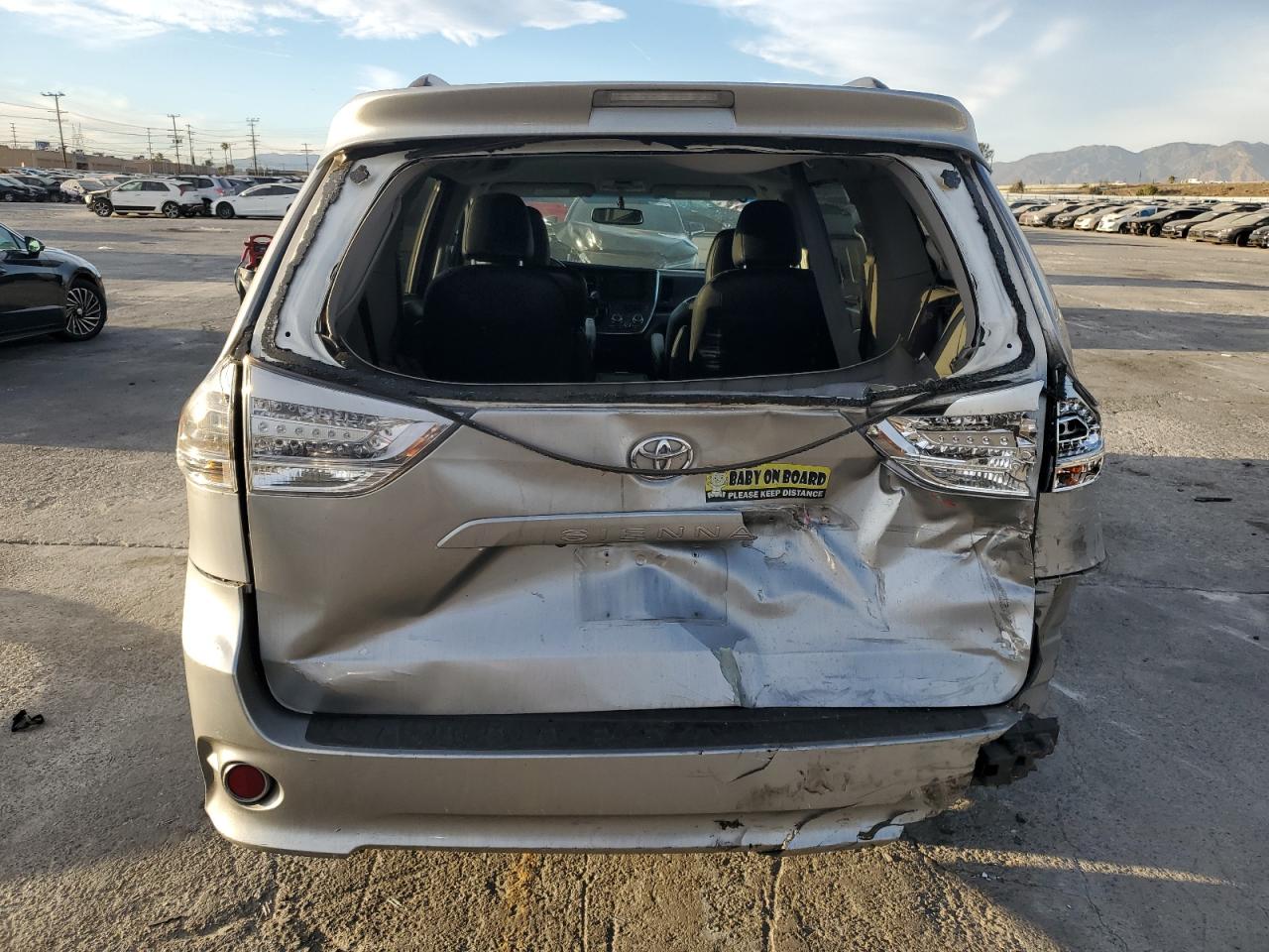 2017 Toyota Sienna - Image 6