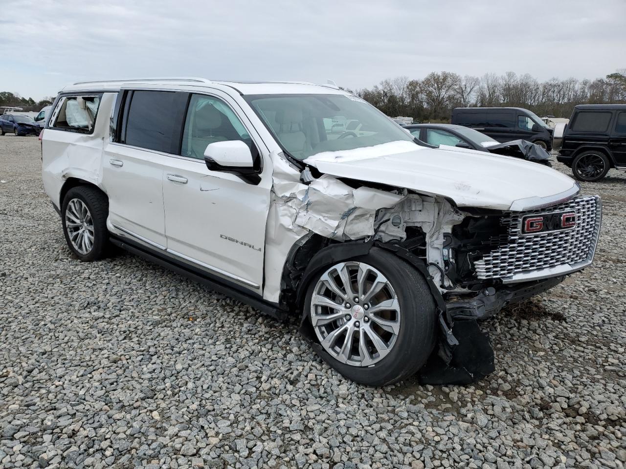 2022 GMC Yukon - Image 4