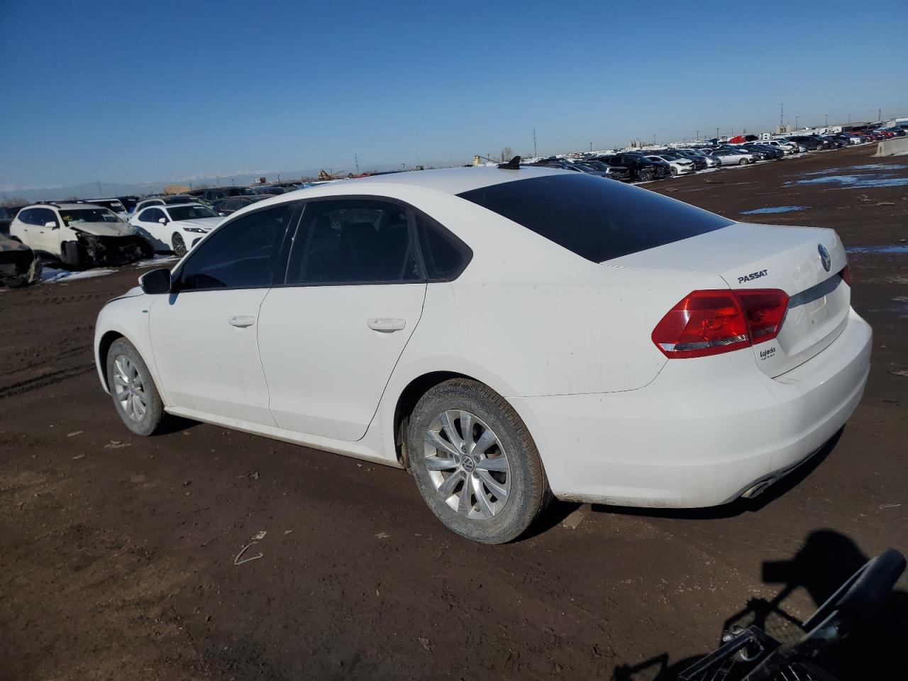 2015 Volkswagen Passat - Image 2