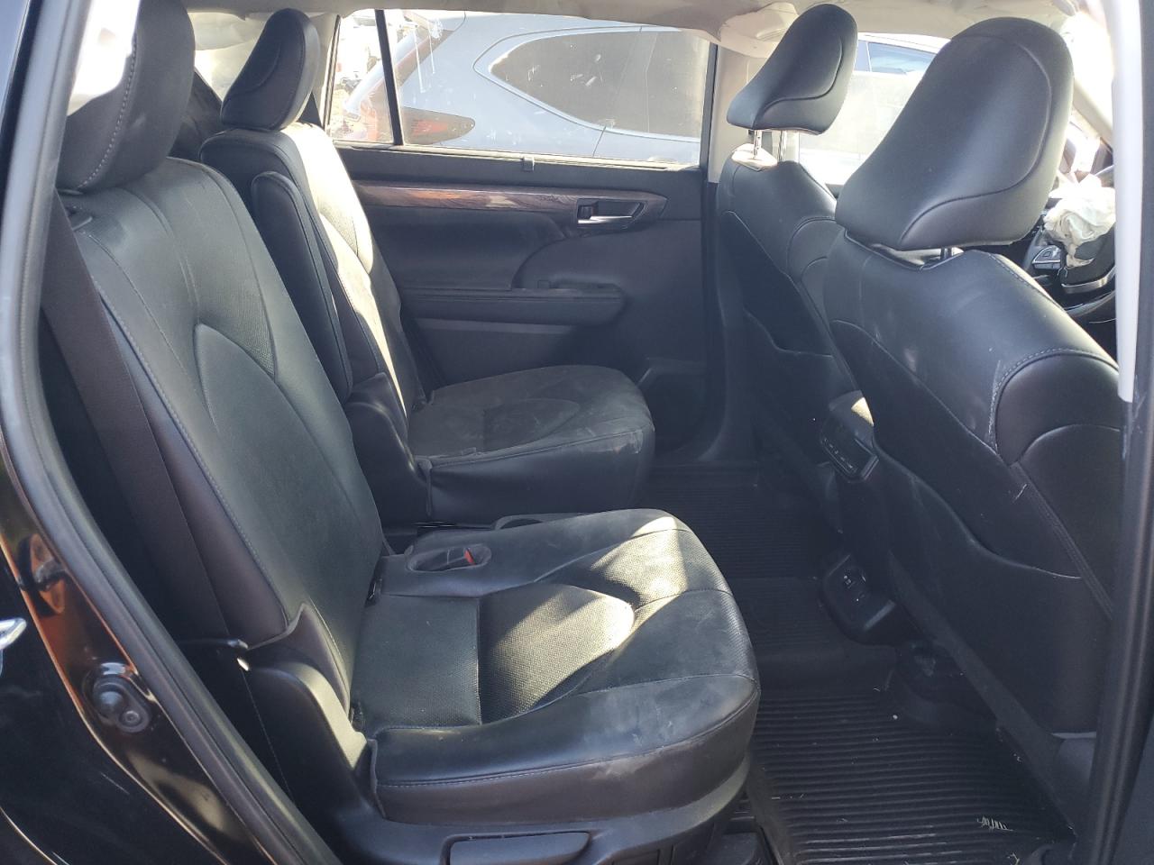 2020 Toyota Highlander - Image 11