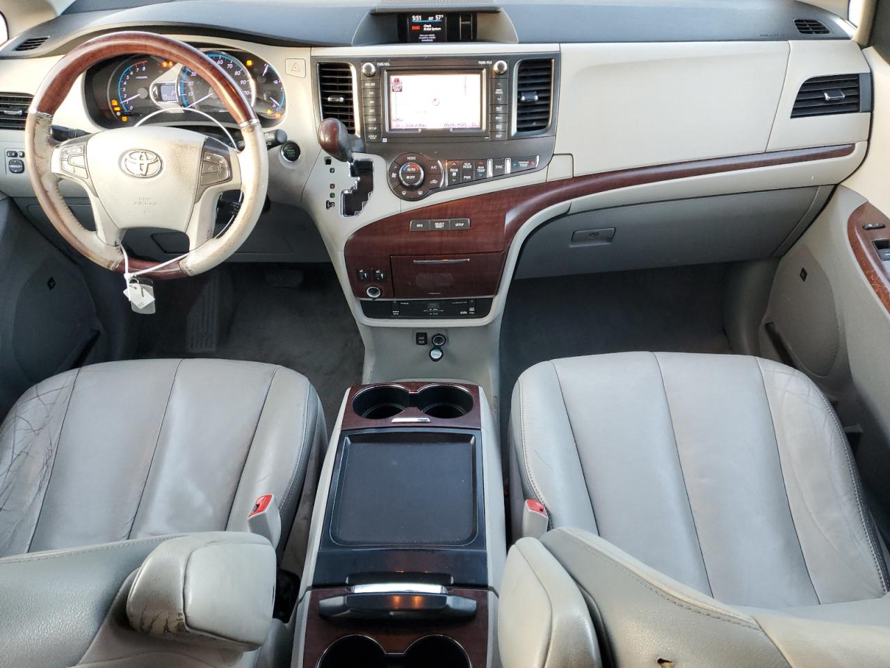 2011 Toyota Sienna - Image 8