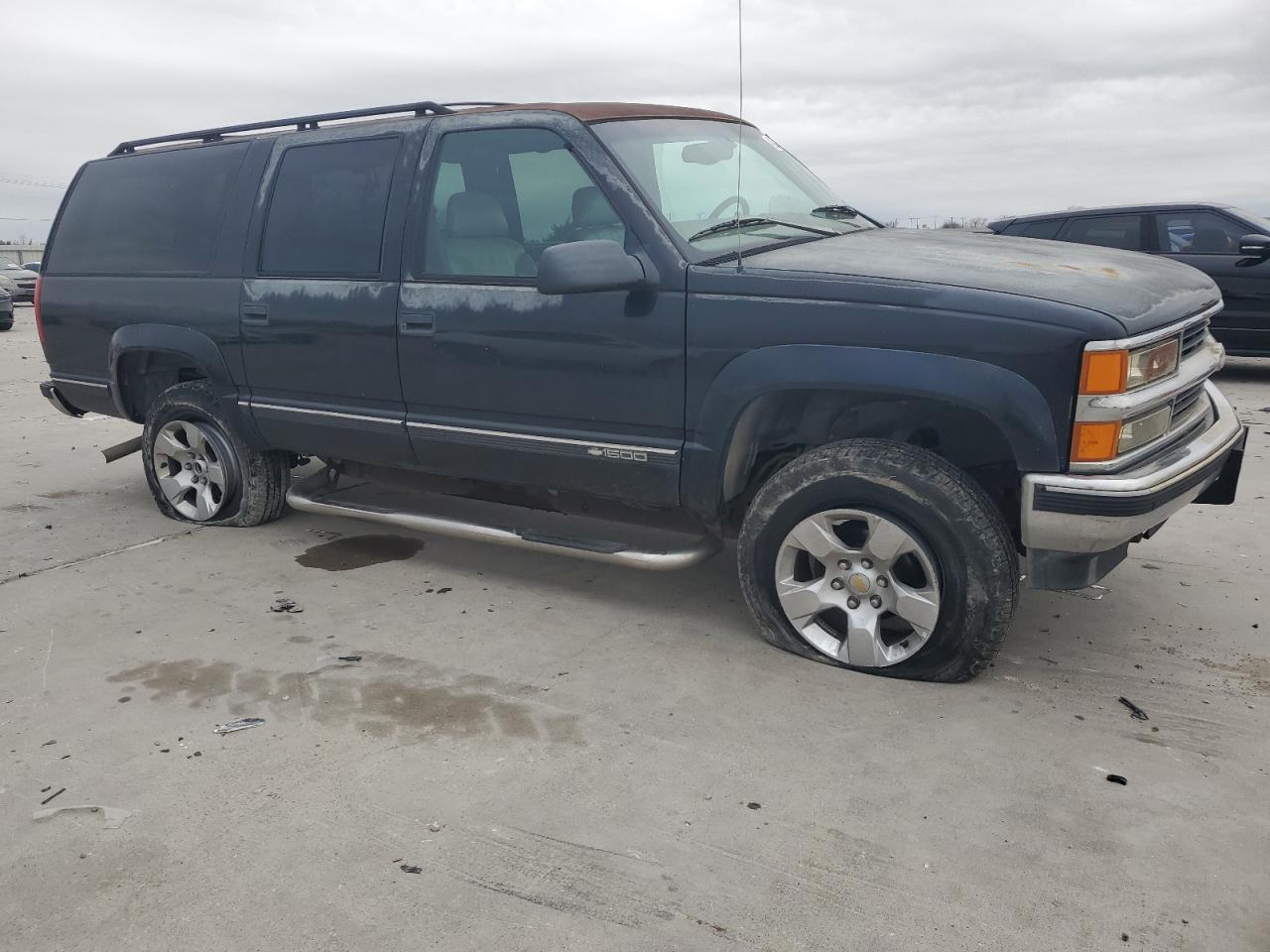 1999 Chevrolet Suburban - Image 4