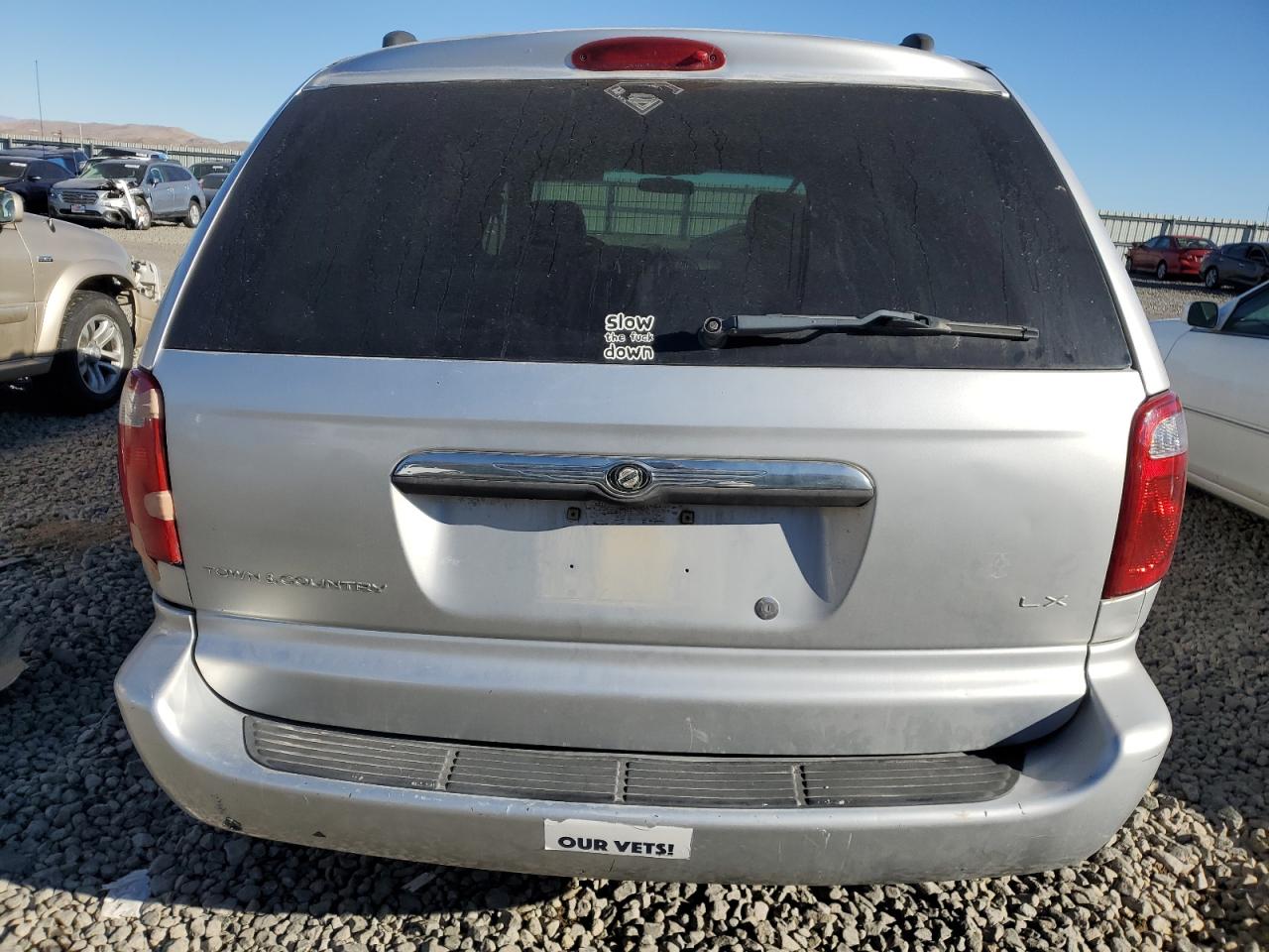 2004 Chrysler Town & Country - Image 6