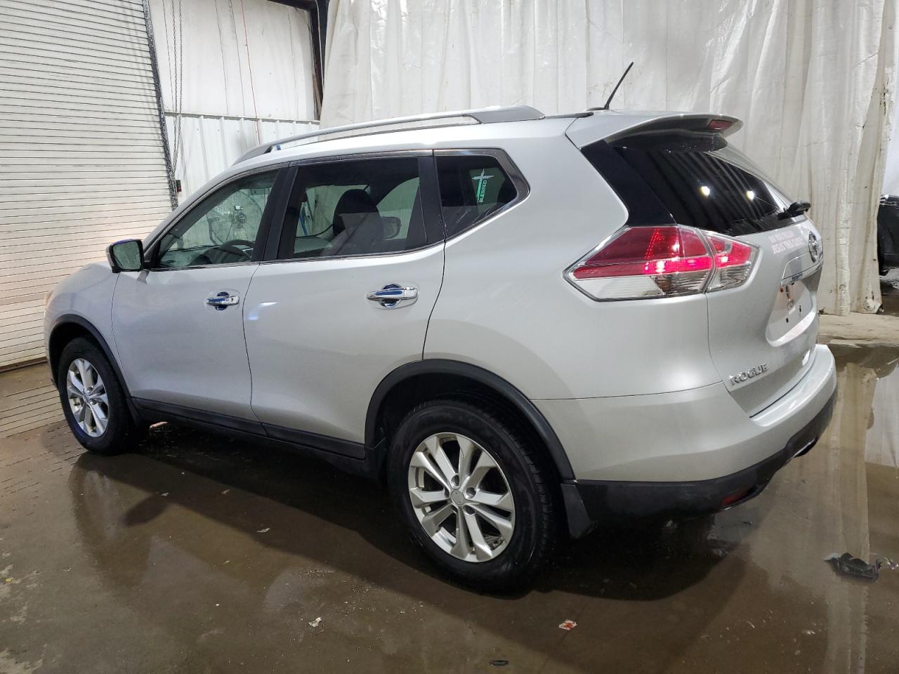 2015 Nissan Rogue - Image 2