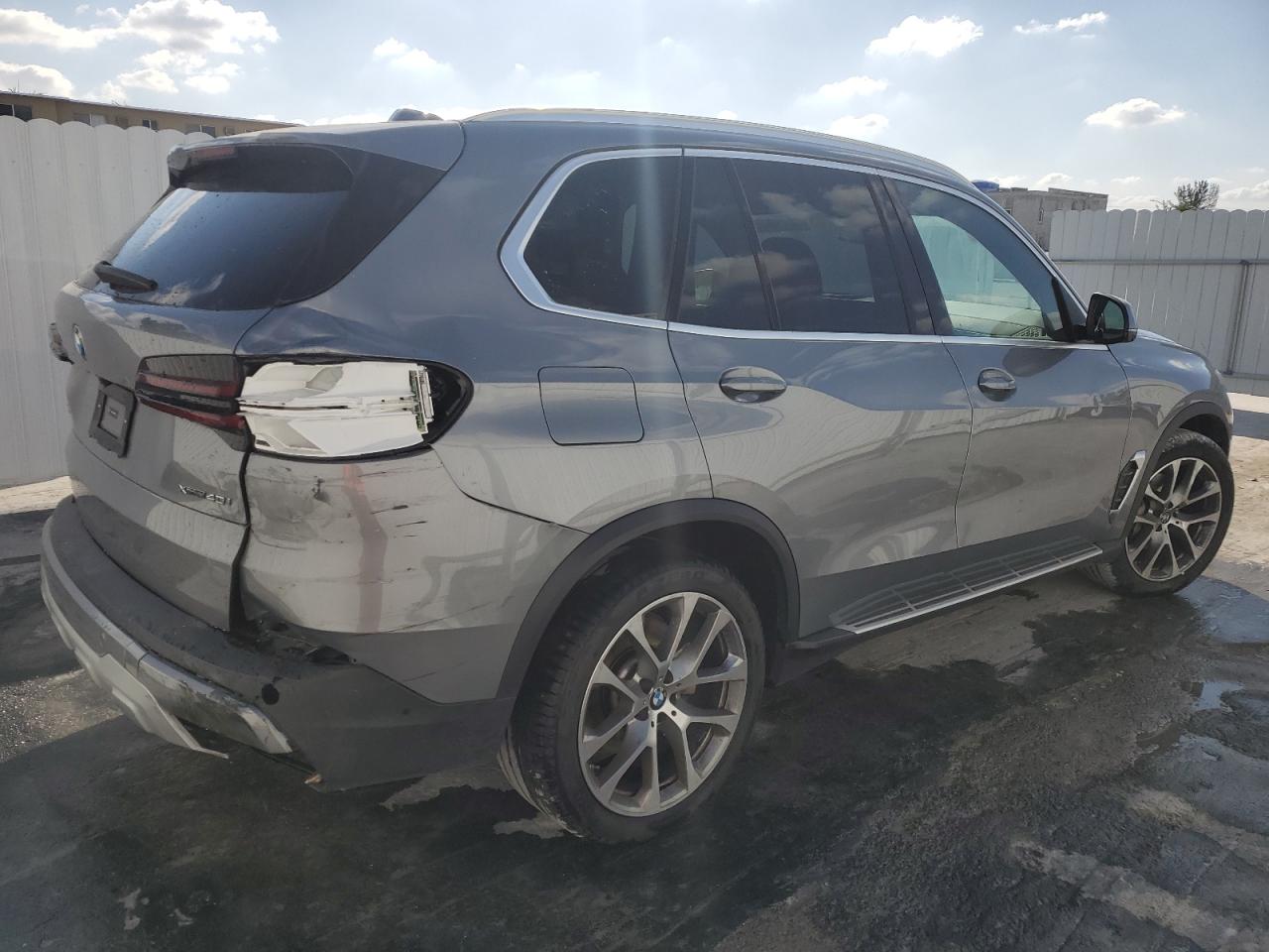 2024 BMW X5 - Image 3