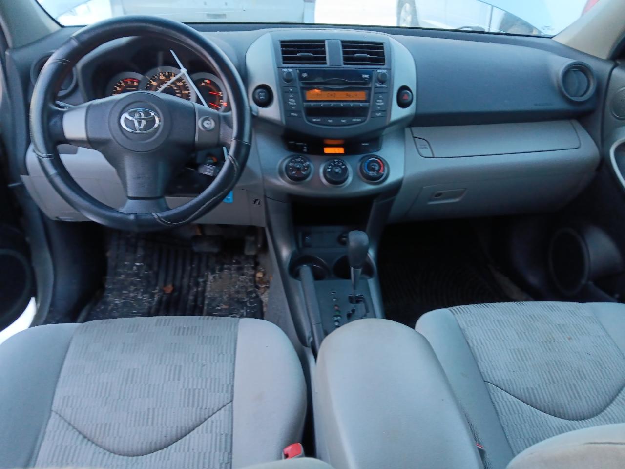 2011 Toyota RAV 4 - Image 8