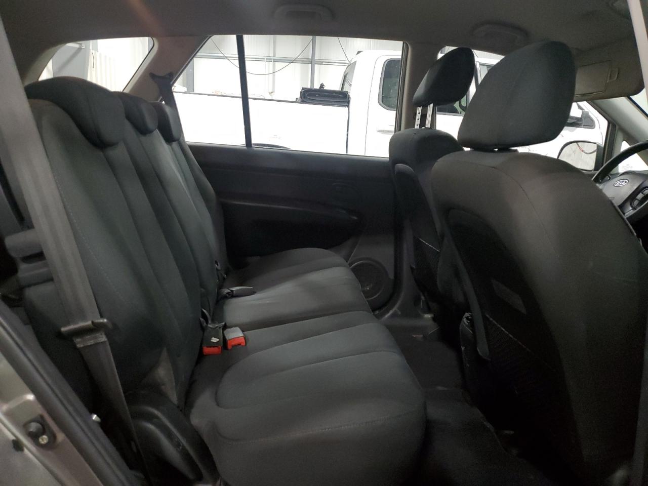 2009 Kia Rondo - Image 11