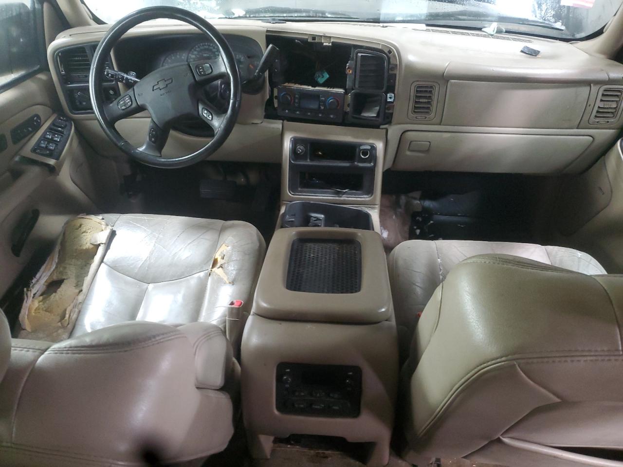 2004 Chevrolet Suburban - Image 8