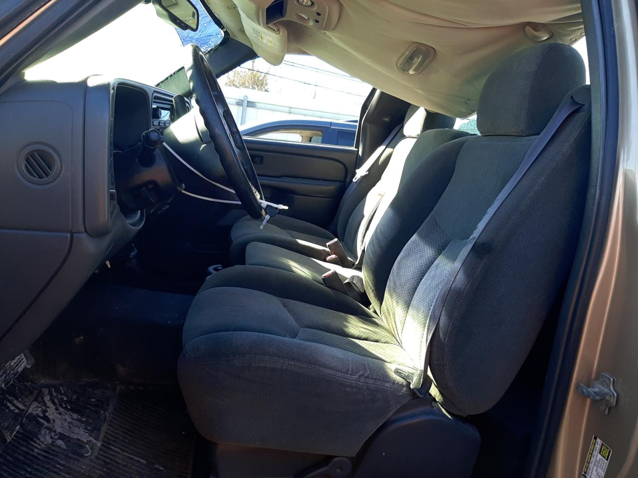2004 Chevrolet Silverado - Image 7