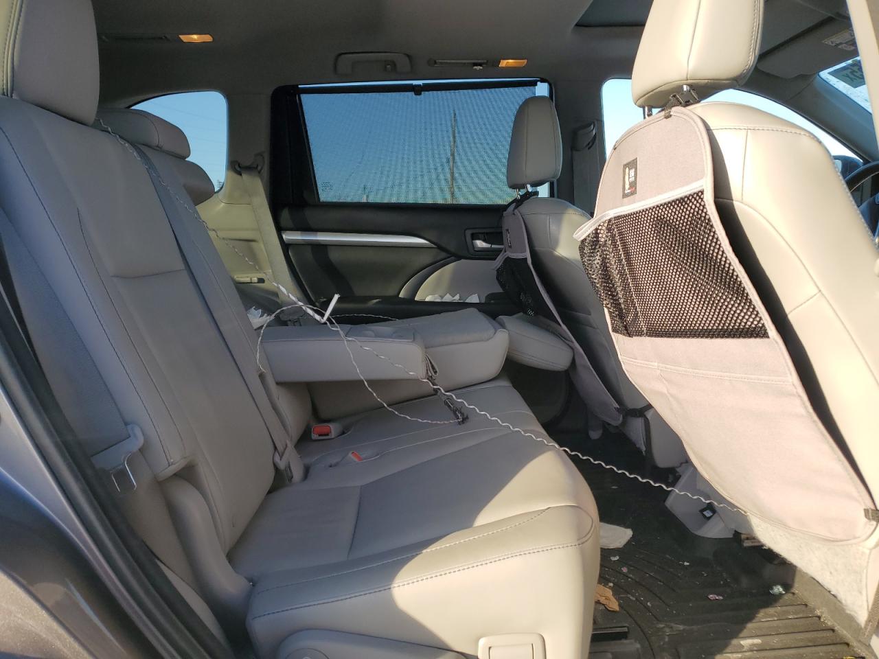 2015 Toyota Highlander - Image 11