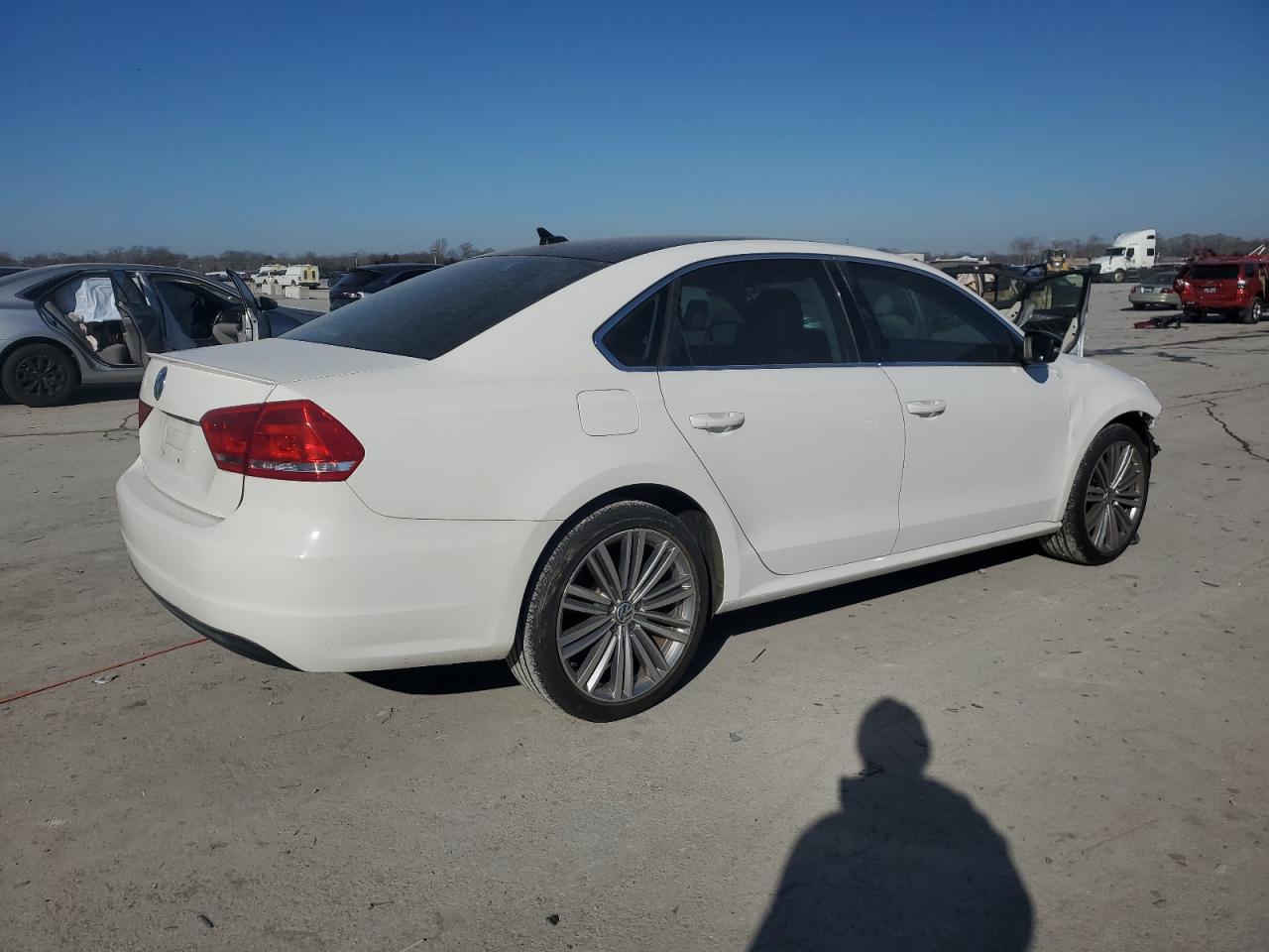 2014 Volkswagen Passat - Image 3