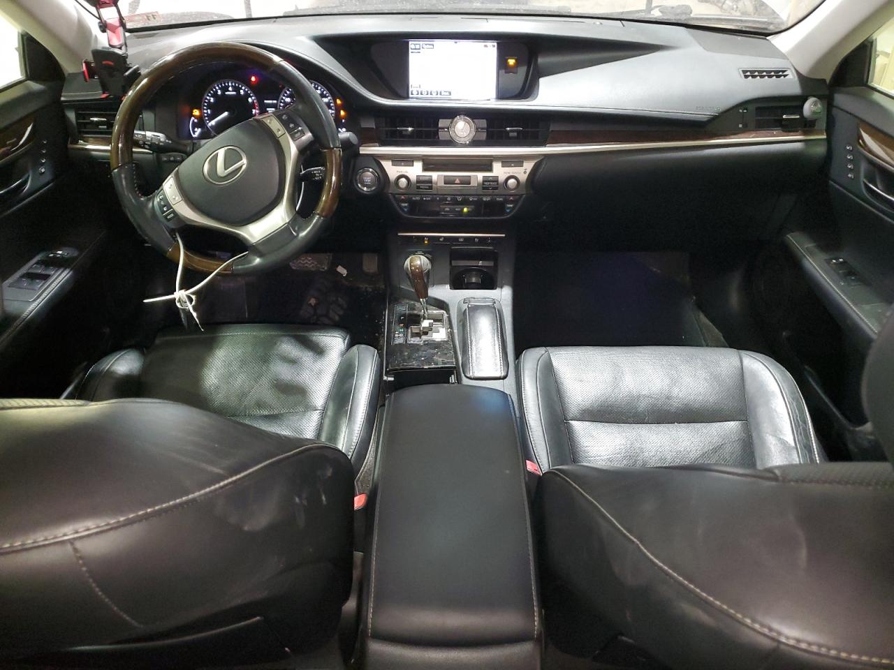2015 Lexus ES - Image 8