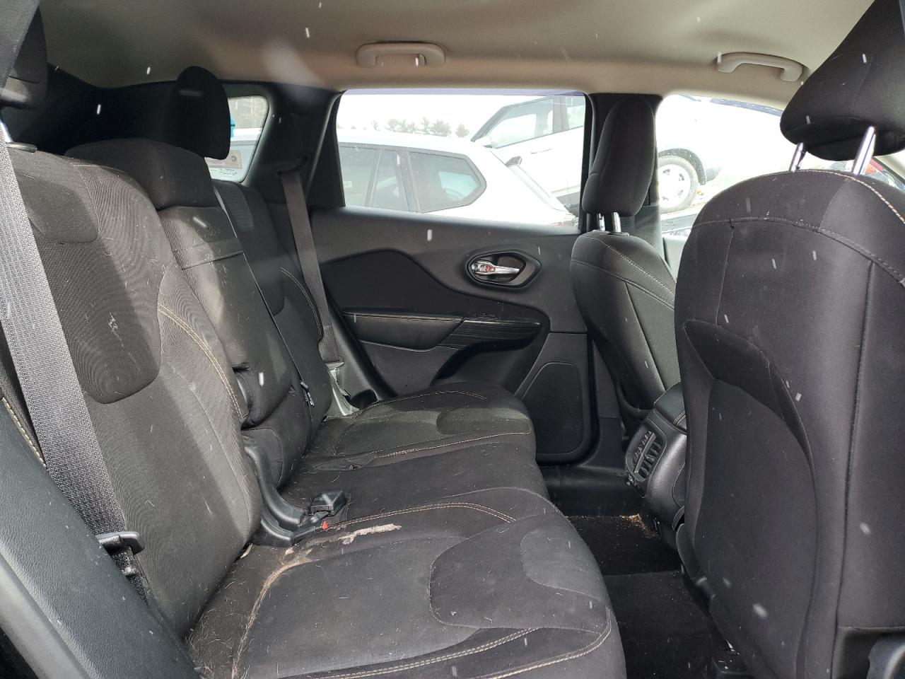 2017 Jeep Grand Cherokee - Image 11