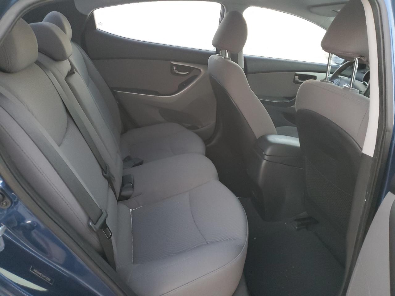 2016 Hyundai Elantra - Image 10
