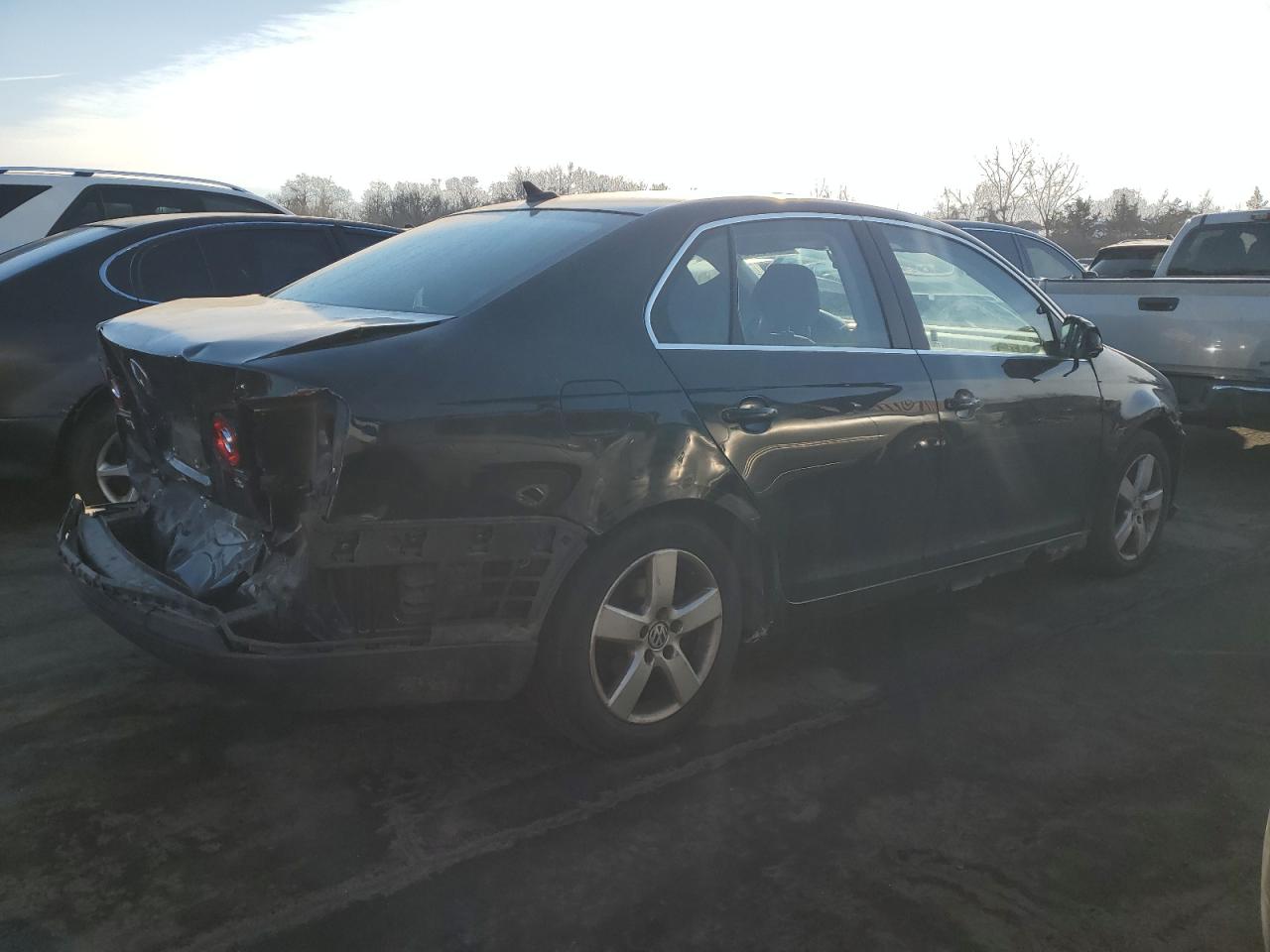 2009 Volkswagen Jetta - Image 3