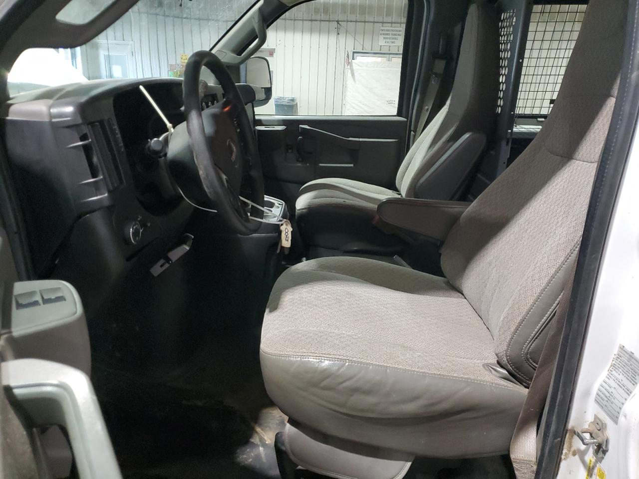 2016 GMC Savana - Image 7