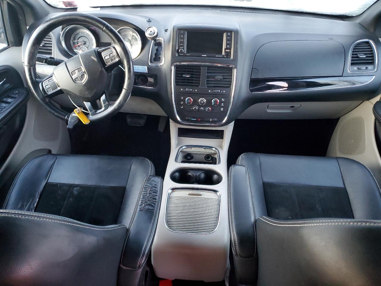 2017 Dodge Caravan - Image 8