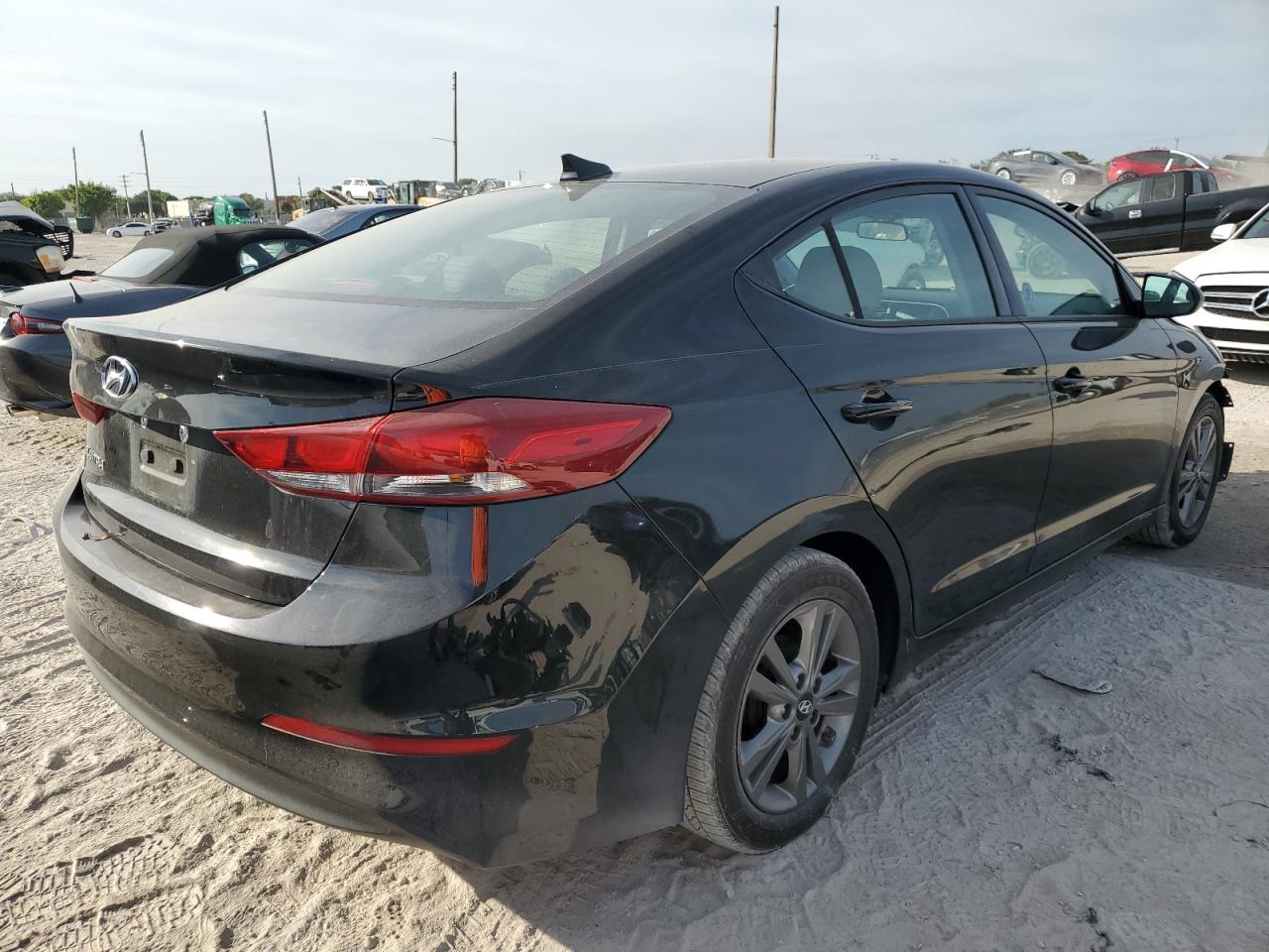 2017 Hyundai Elantra - Image 3