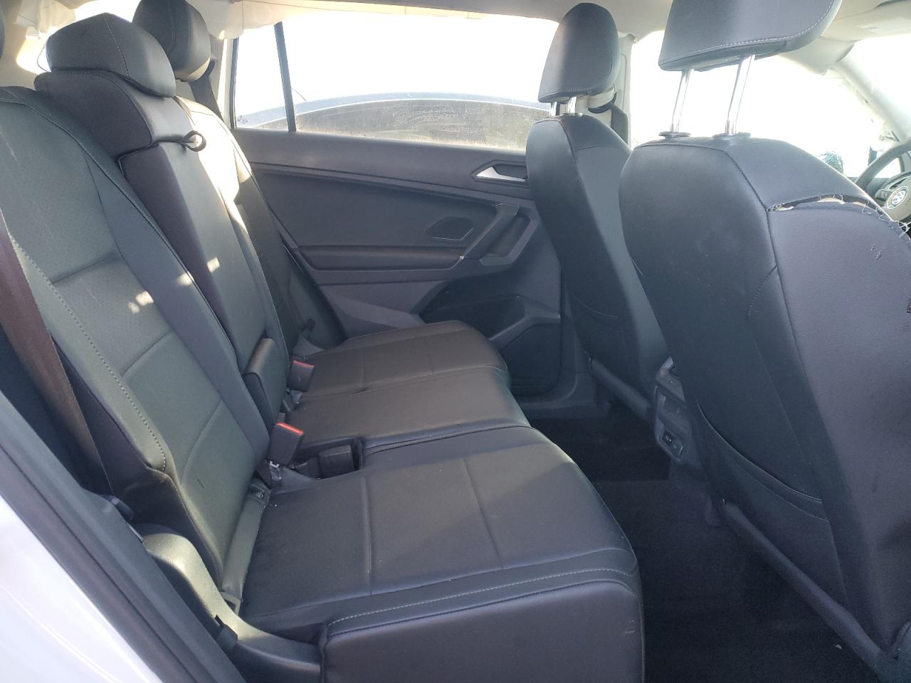 2020 Volkswagen Tiguan - Image 11