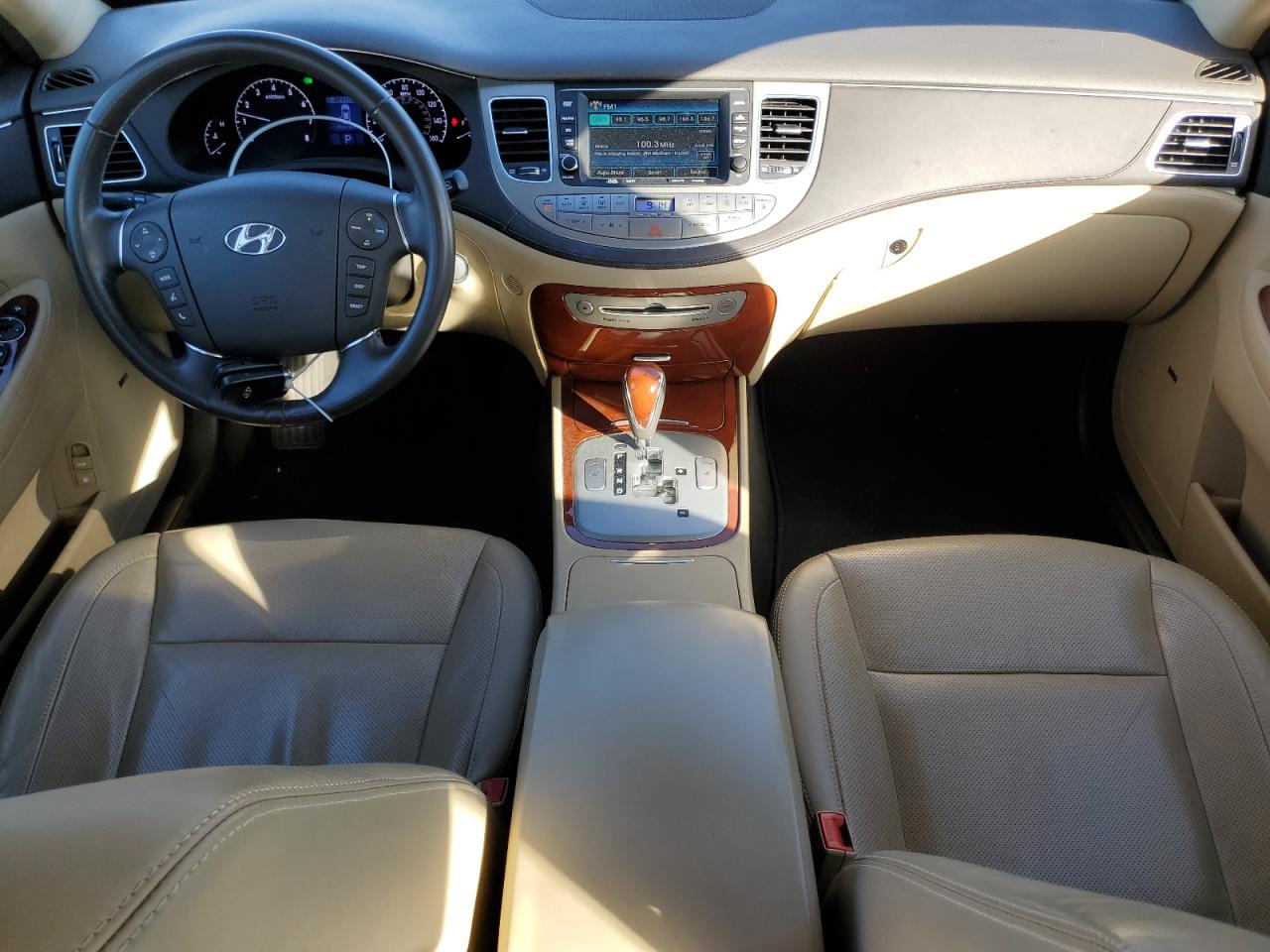 2013 Hyundai Genesis - Image 8