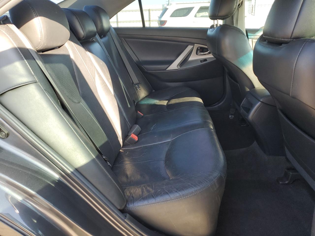 2011 Toyota Camry - Image 10