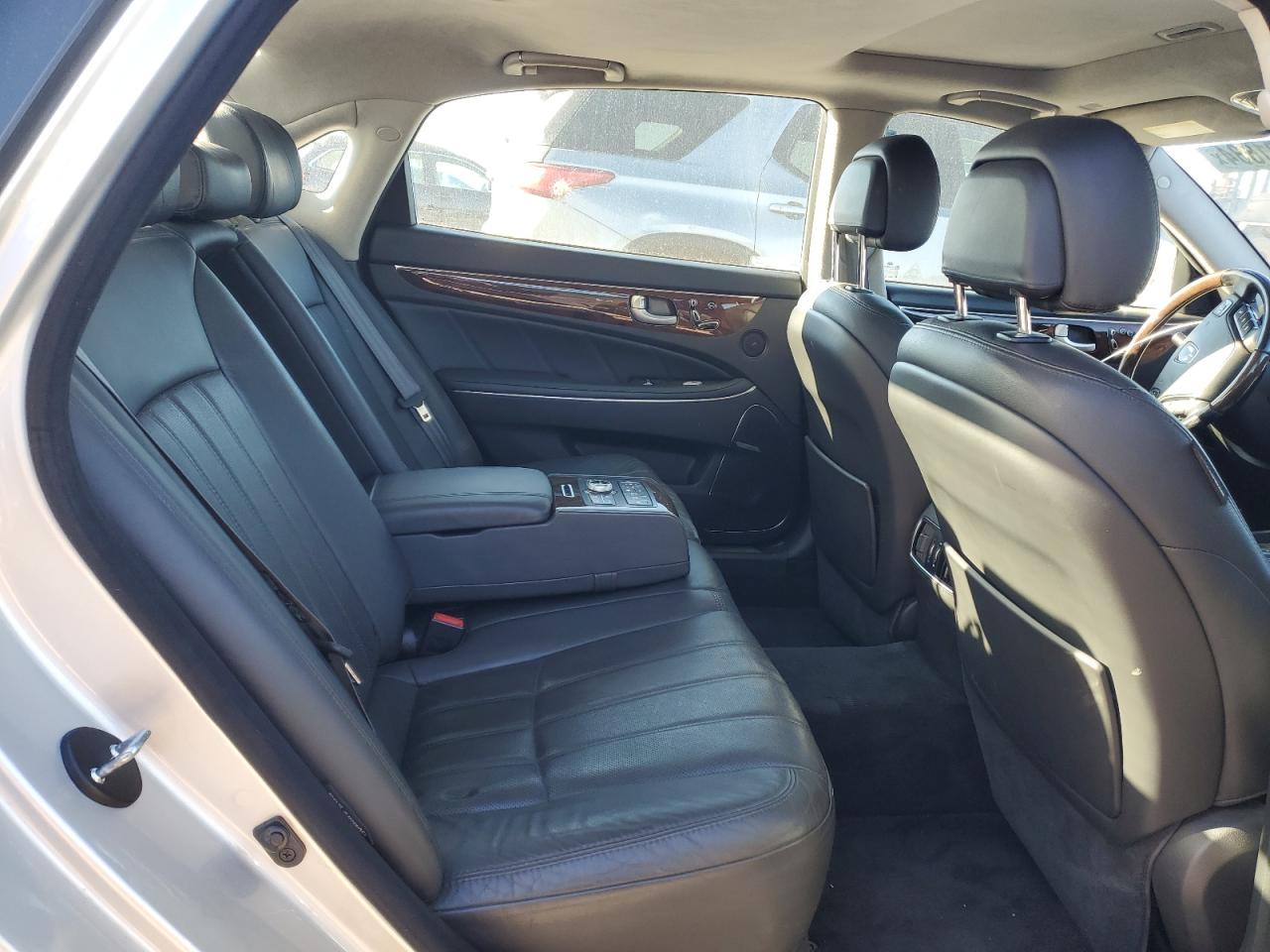 2013 Hyundai Equus - Image 10