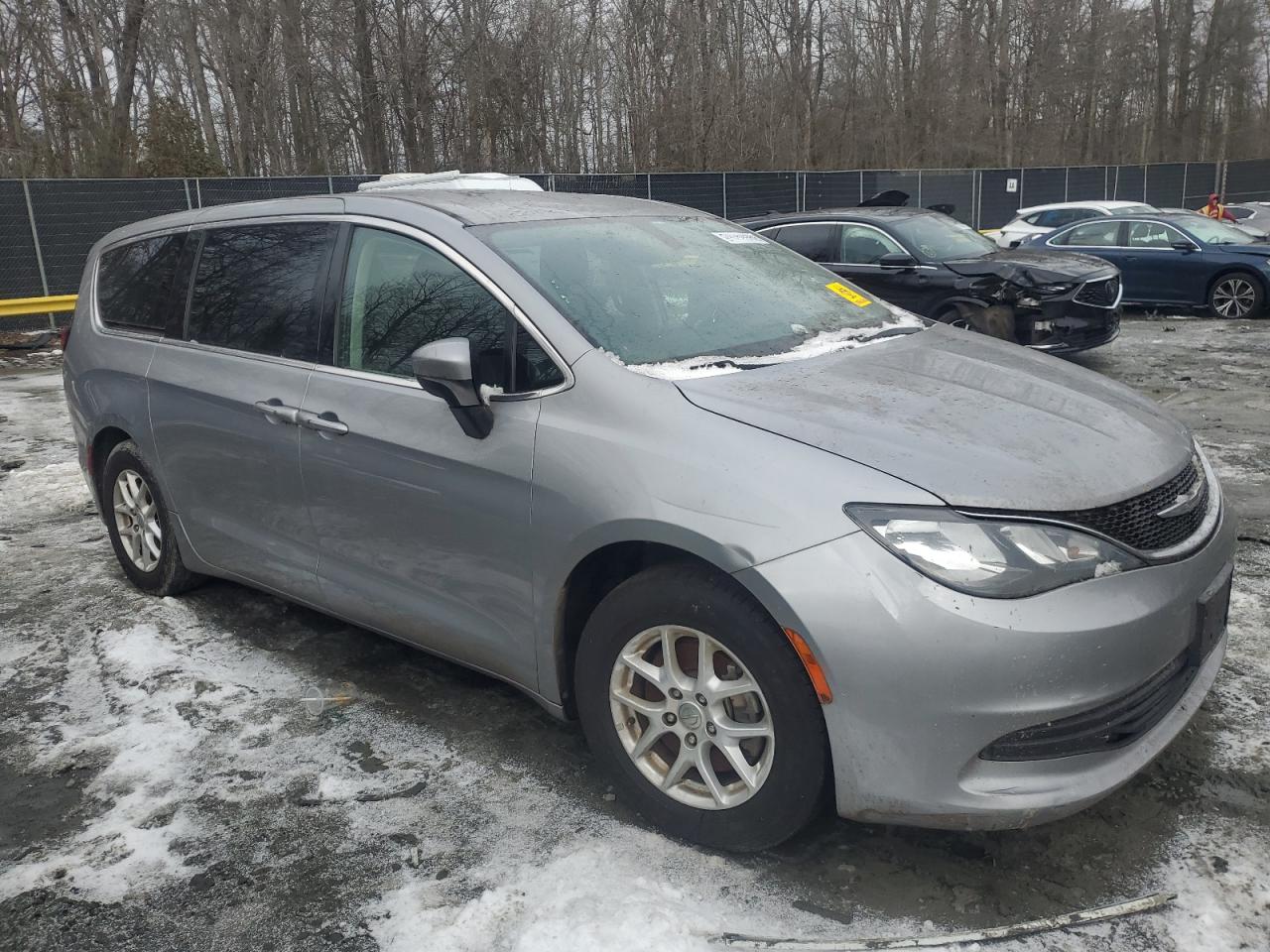2018 Chrysler Pacifica - Image 4