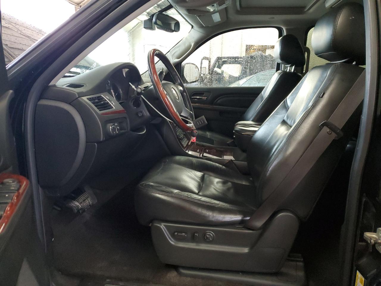 2011 Cadillac Escalade - Image 7