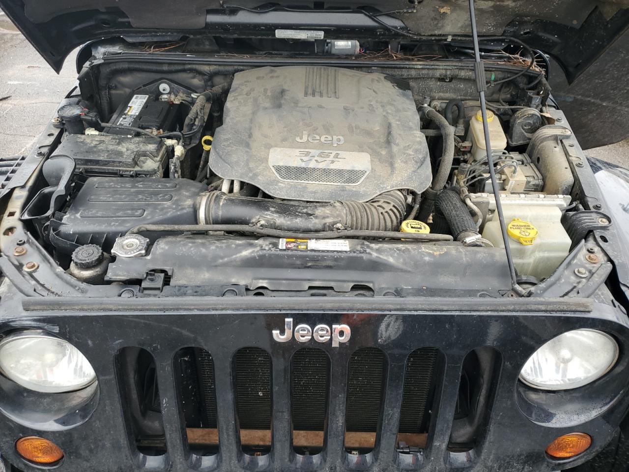 2013 Jeep Wrangler - Image 12