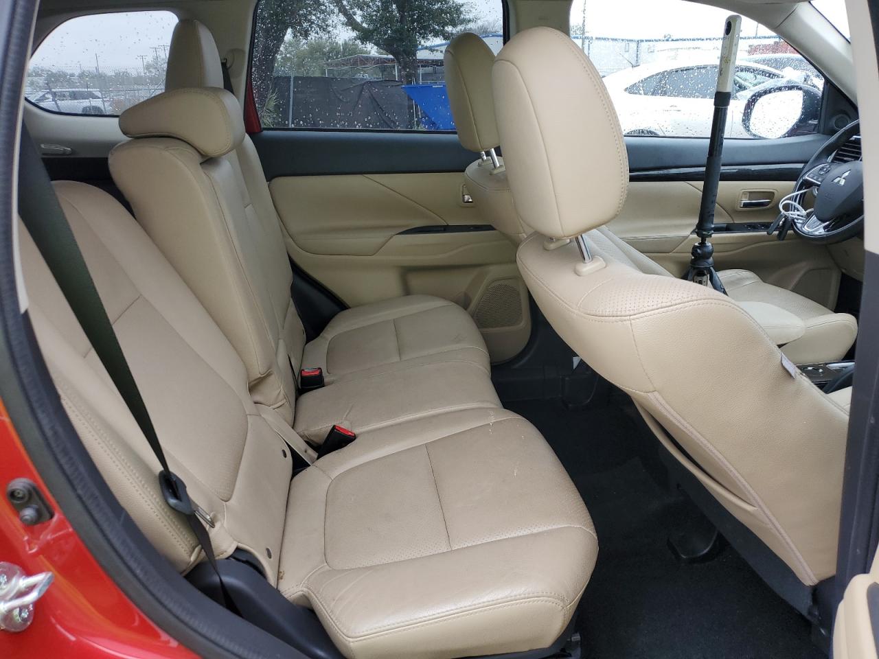 2018 Mitsubishi Outlander - Image 12