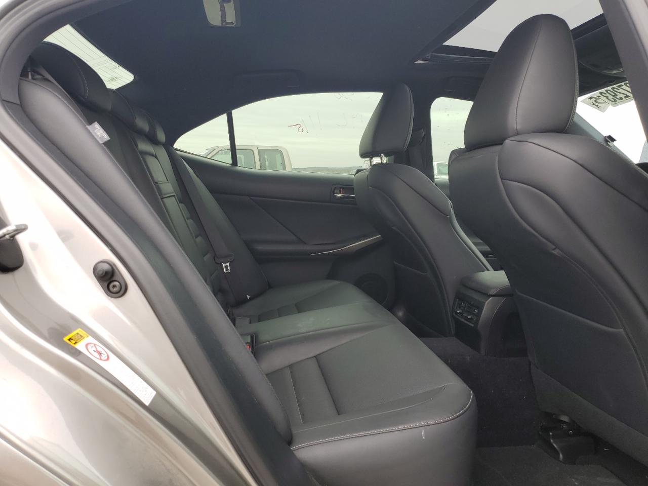 2016 Lexus IS - Image 10