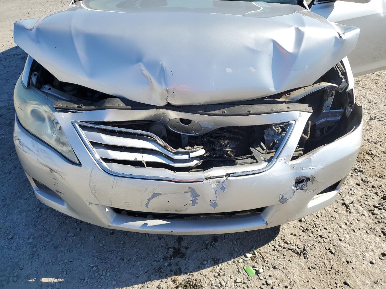 2010 Toyota Camry - Image 11