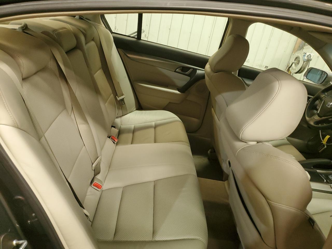 2010 Acura TL - Image 10