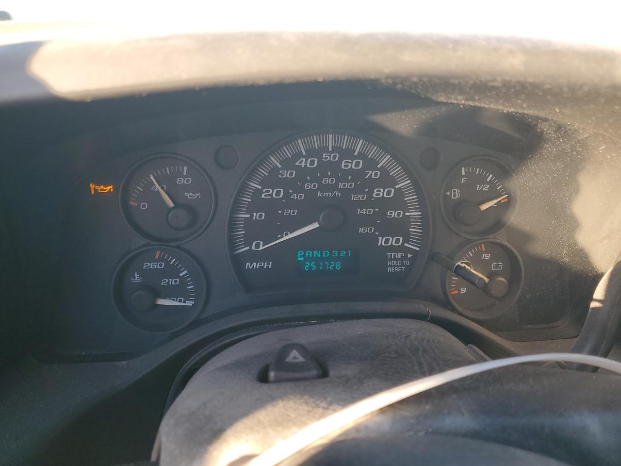 2005 Chevrolet Express - Image 9