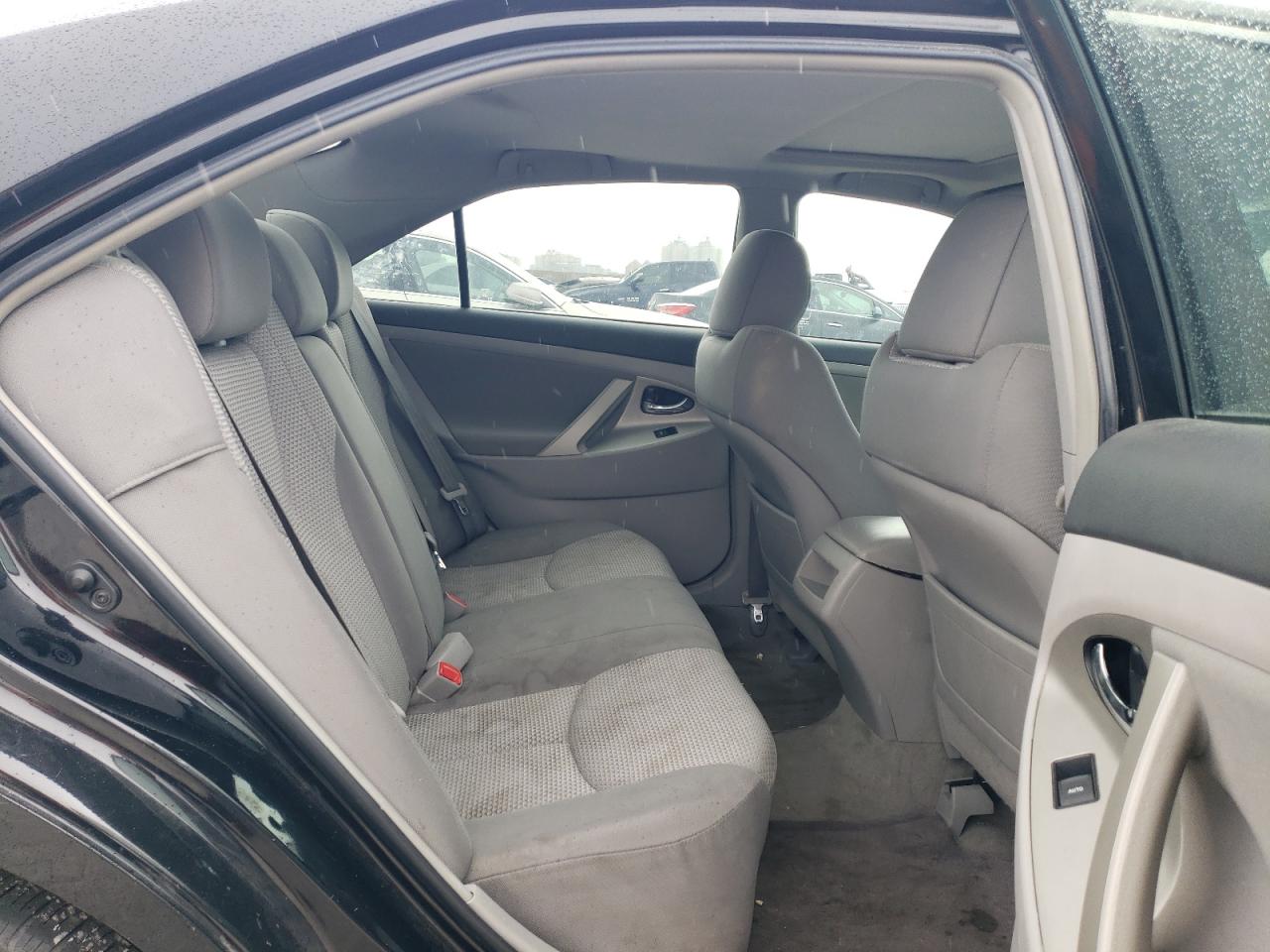 2011 Toyota Camry - Image 10