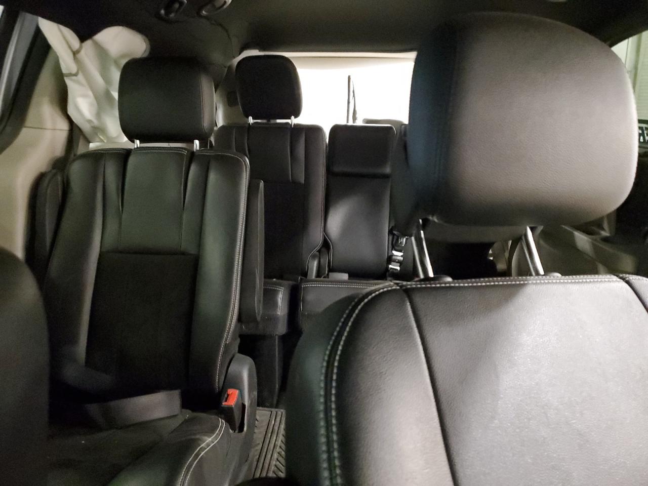 2020 Dodge Caravan - Image 10