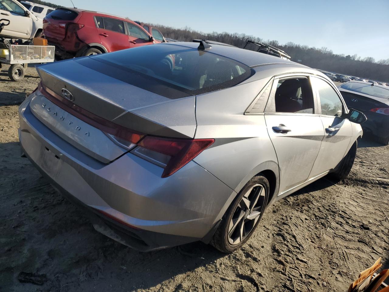 2023 Hyundai Elantra - Image 3