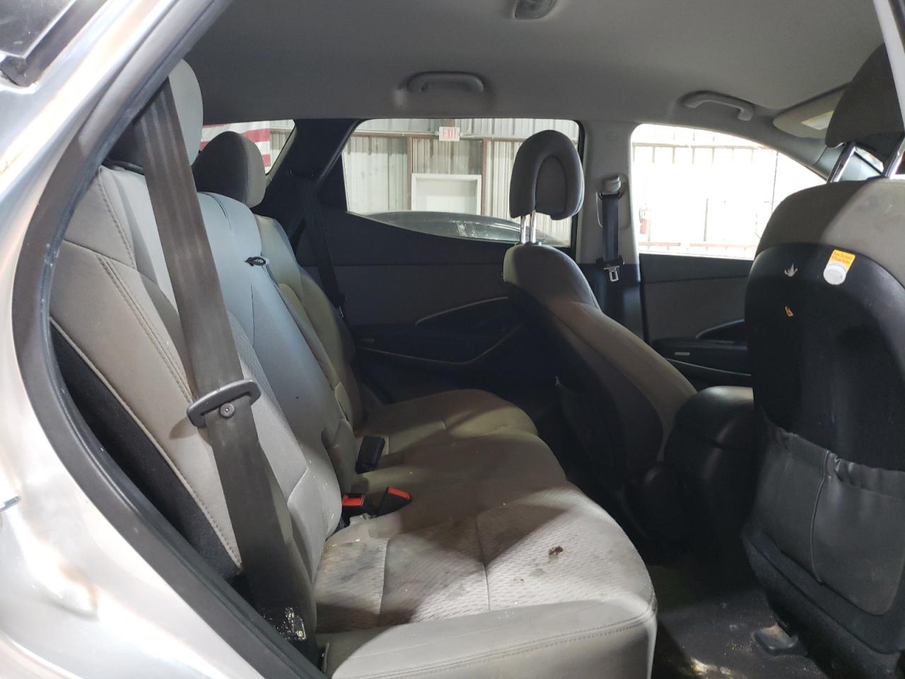 2017 Hyundai Santa Fe - Image 11