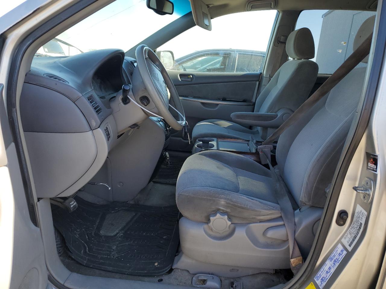 2004 Toyota Sienna - Image 7