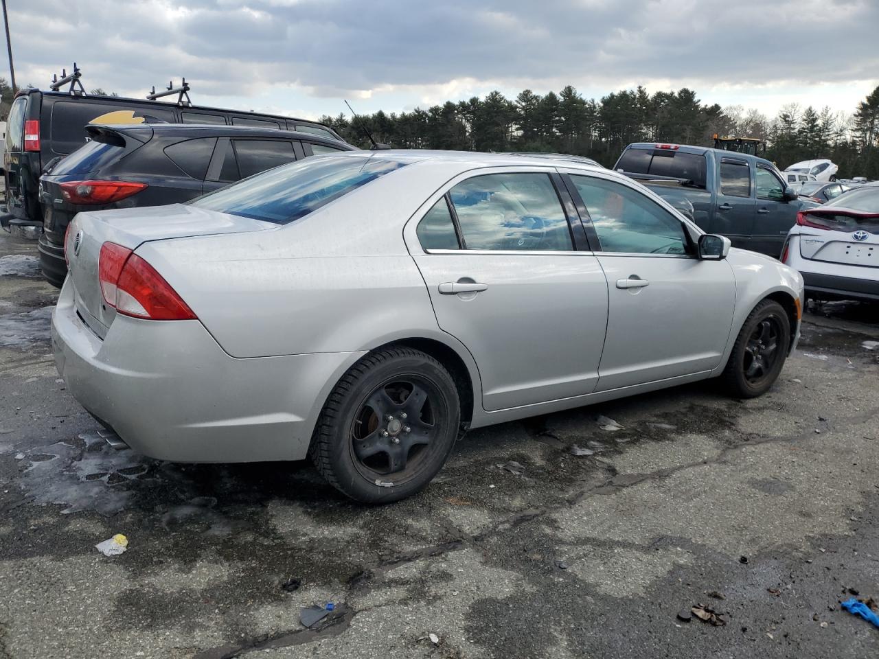 2010 Mercury Milan - Image 3