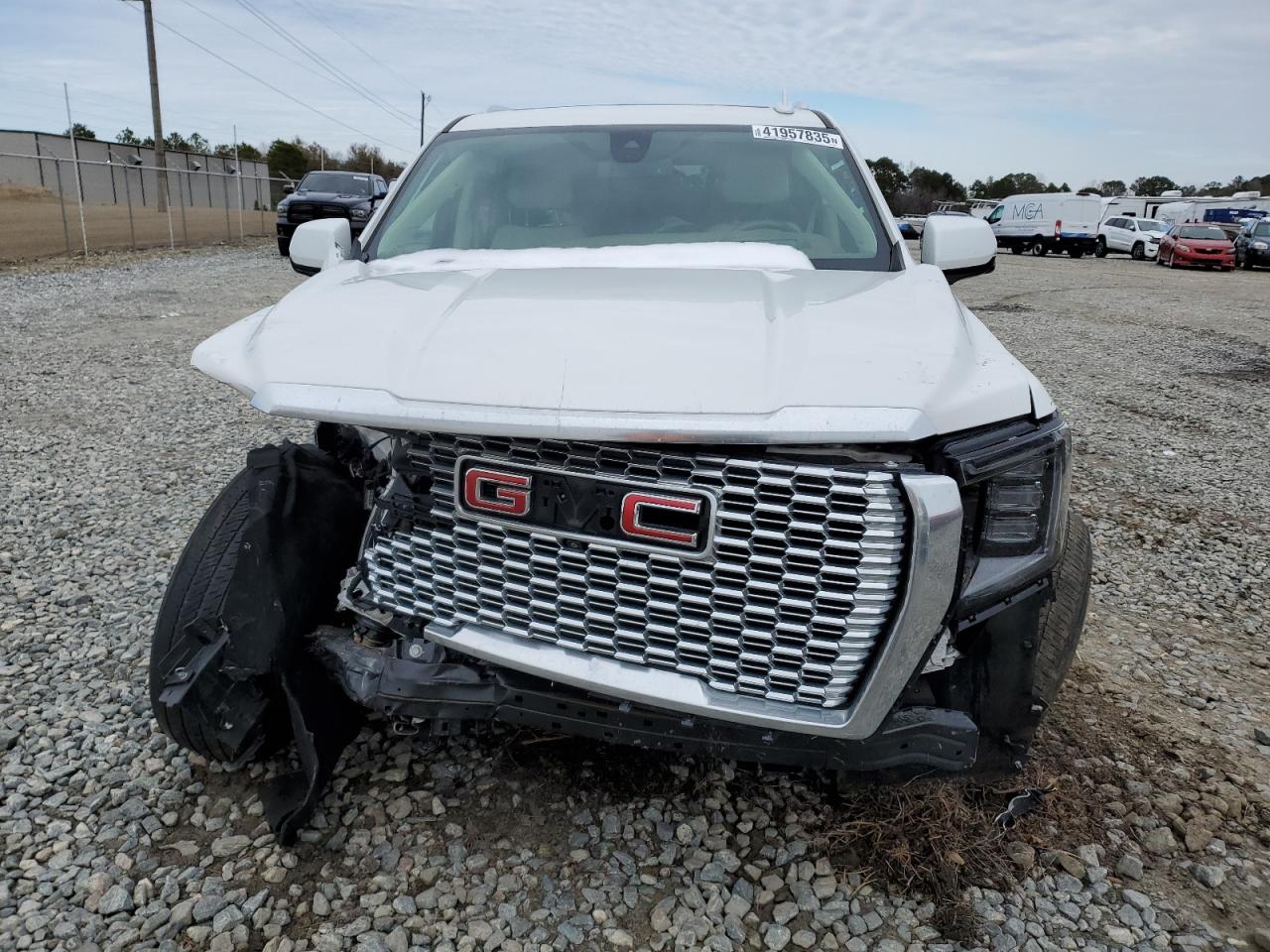 2022 GMC Yukon - Image 5