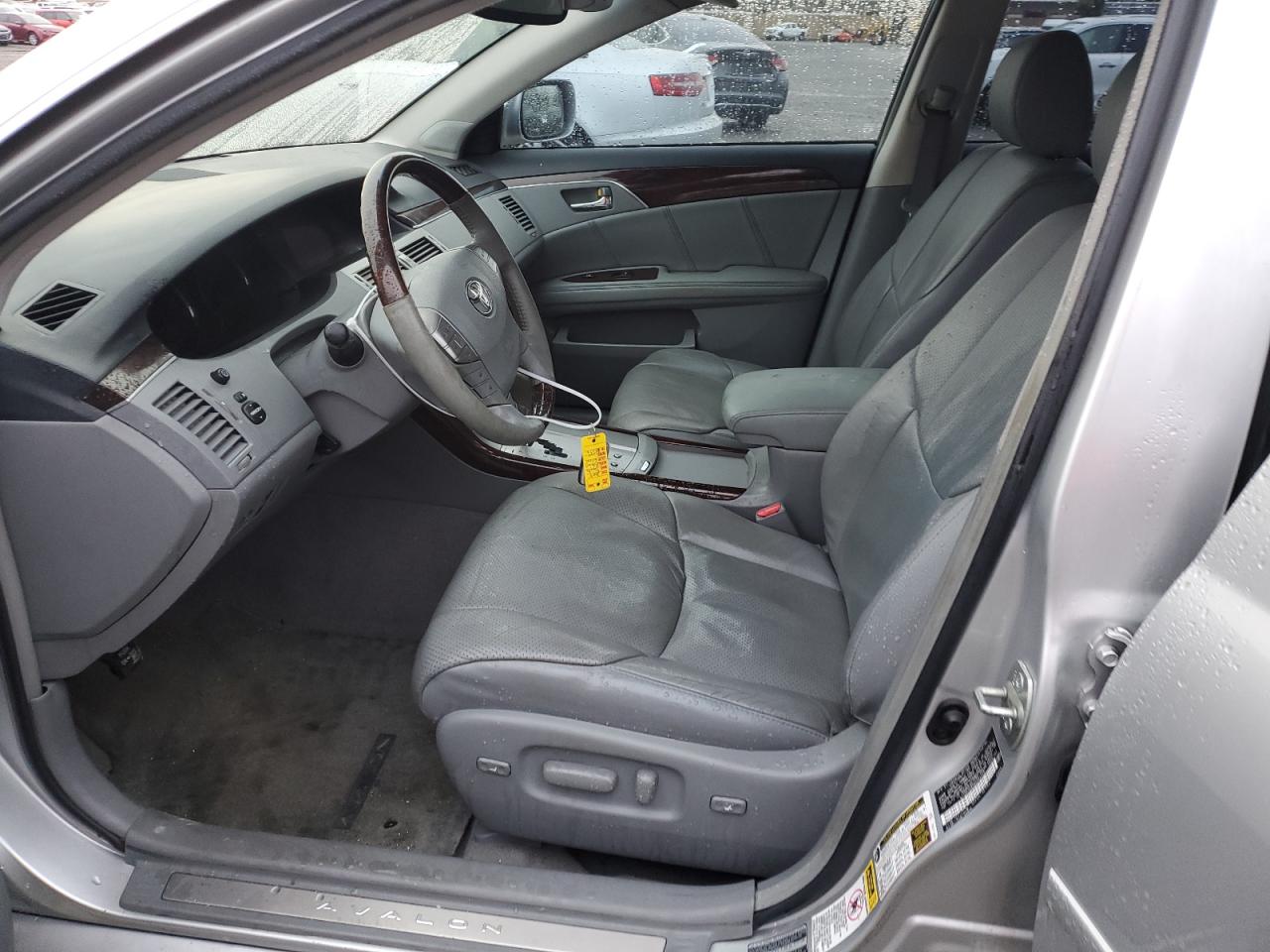 2008 Toyota Avalon - Image 7